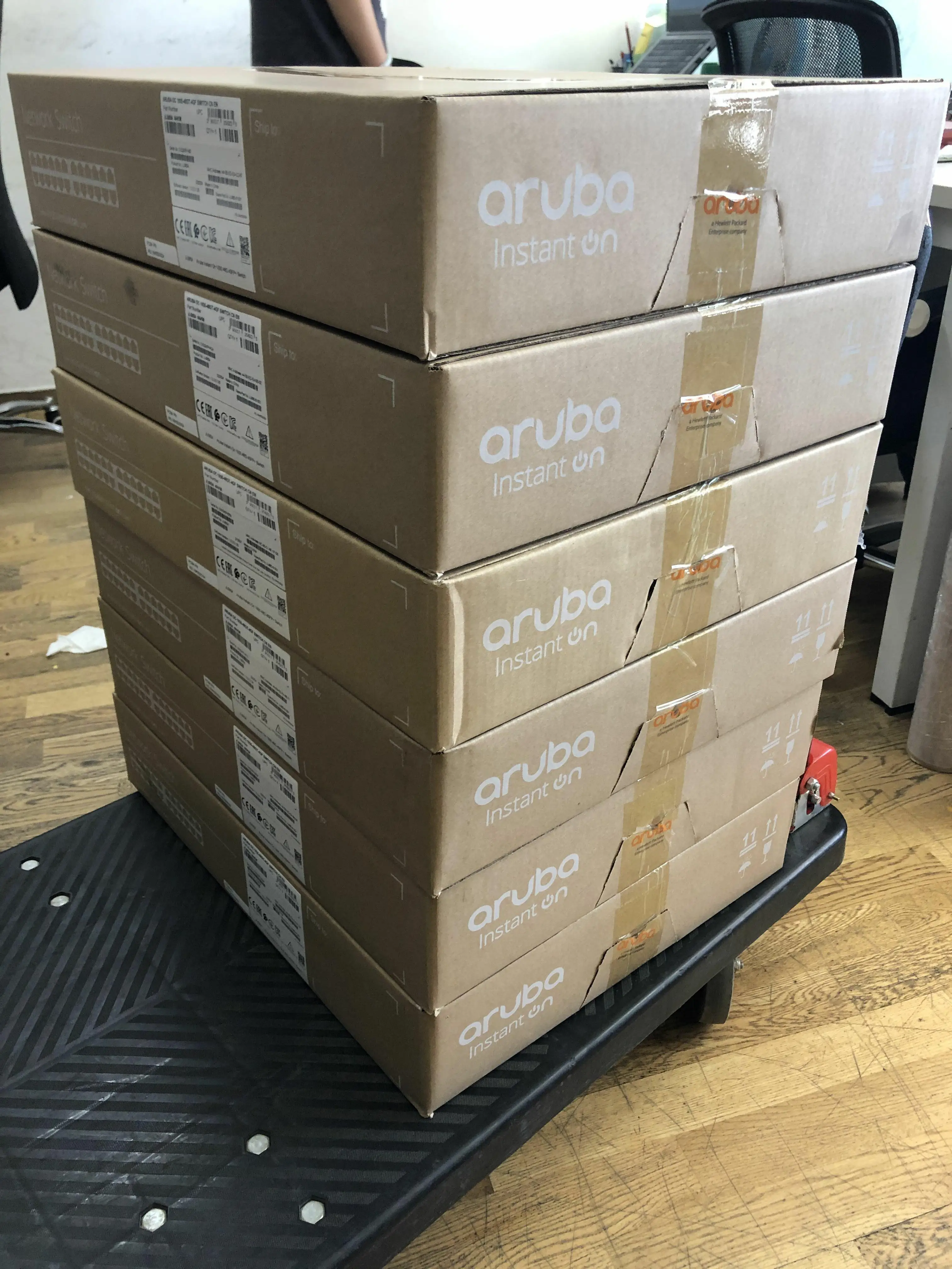 Aruba JL685A Instant на 1930 48G 4SFP/SFP