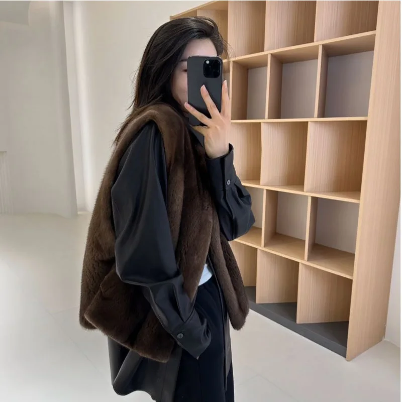 hot sale women winter comfortable stylish flattering boat neck collar hooked real mink fur vest