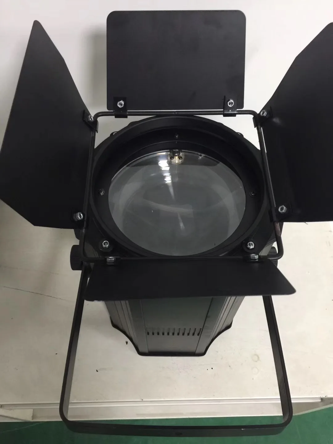 High power  led fresnel light 200W COB led white +warm white zoom par stage lights theatre zoom led studio with band door
