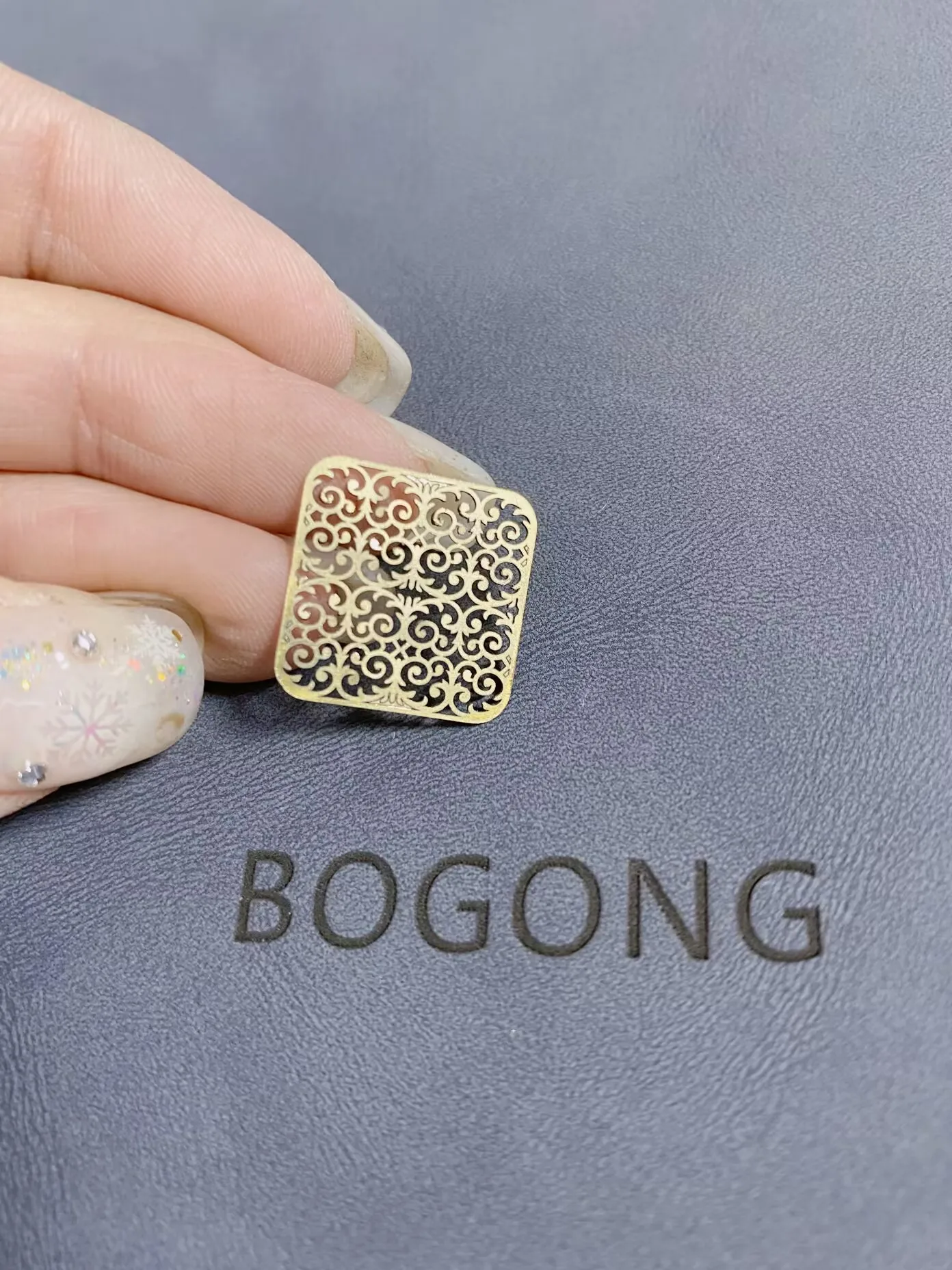 2.5D Ezcad3 auto focus jewelry engraving and cutting fiber laser machine 3D relief laser engraver lighters coins