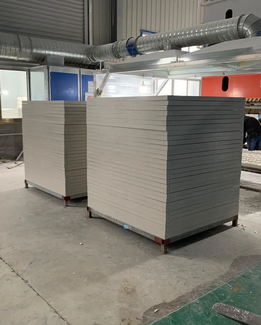 Cheap and high quality 12mm indoor table tennis table for sports and entertainments