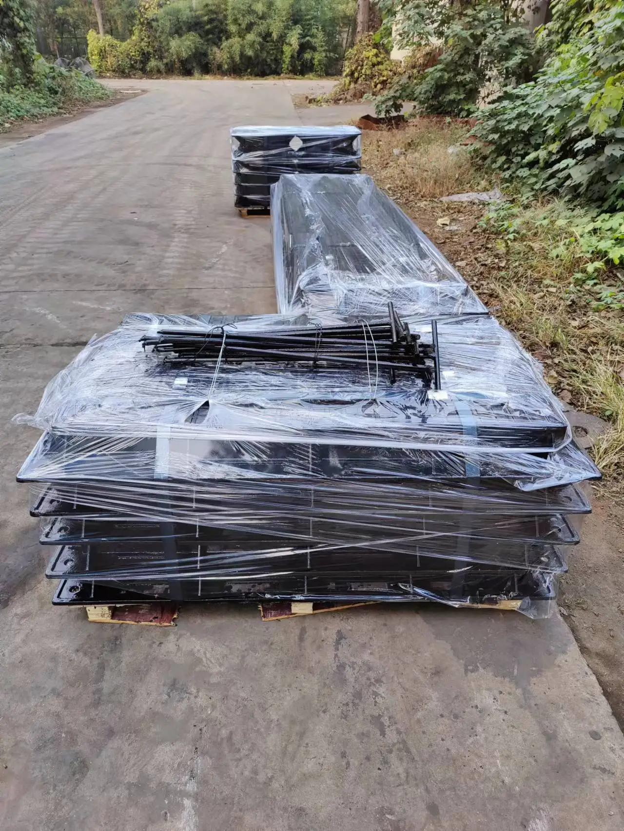 Manhole cover manufacturer casting en124 ductile cast iron 600x600 manhole covers