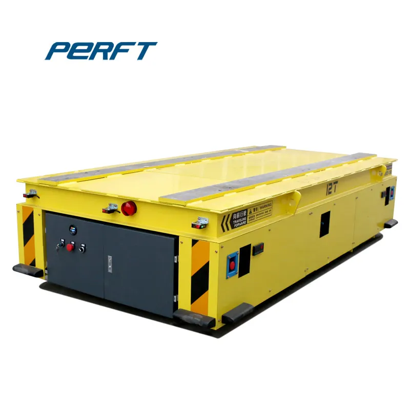 Погрузочно-разгрузочная тележка Trackless, используемая в заводской мастерской