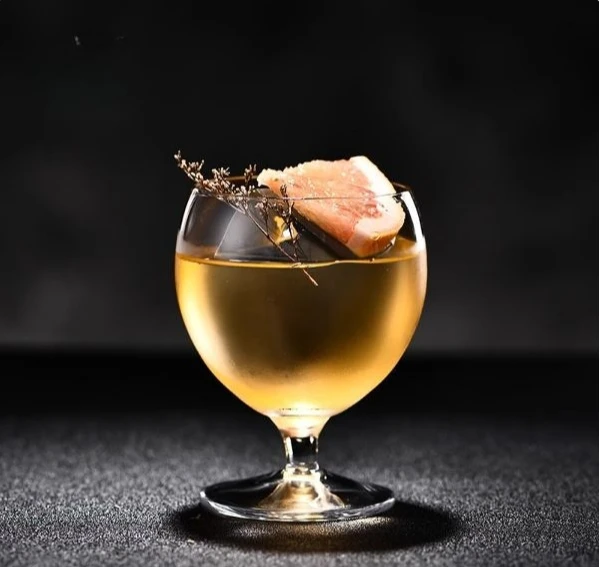 Wholesale crystal whisky glasses foreign wine glasses classical goblets ice hockey vodka brandy snifter glasses.