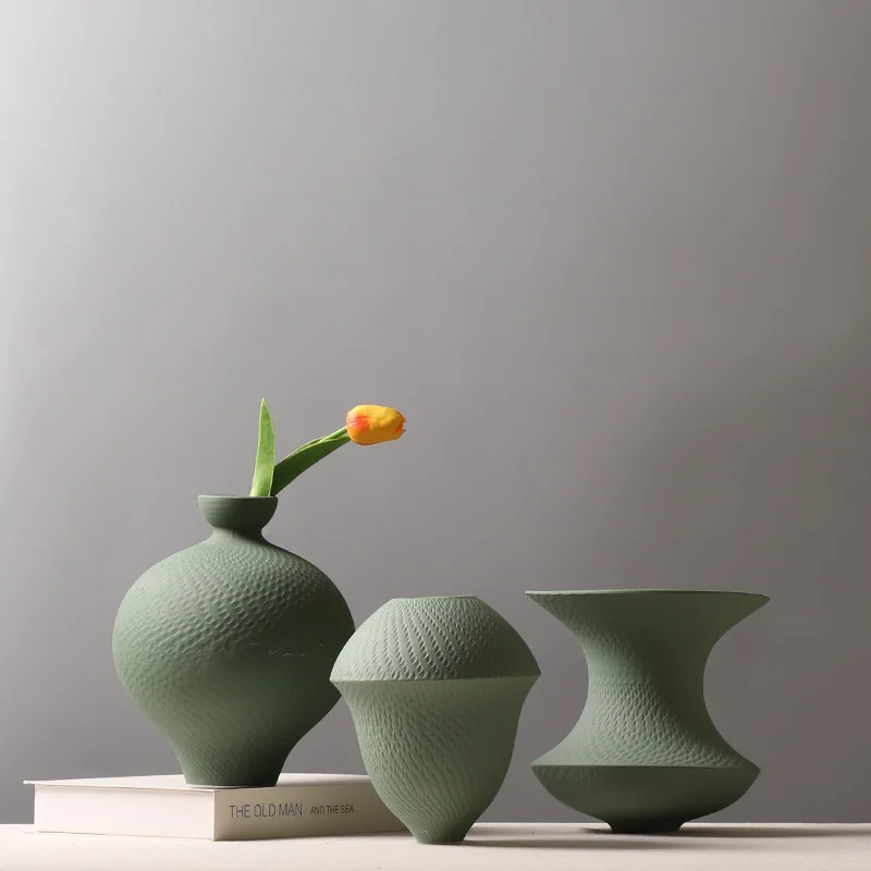 Factory manufacturing in China Nordic Creative Modern Ceramic Flower Vase Home Decor Hand Held Decor Vase