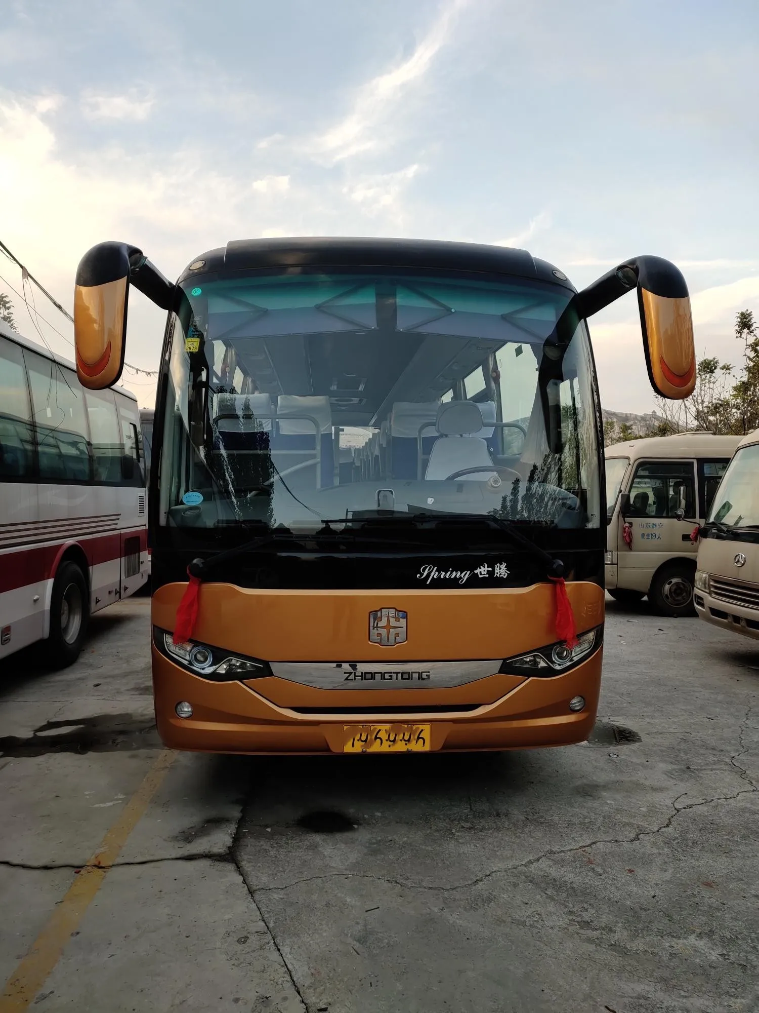 Zhongtong LCK6100-лучший роскошный туристический автобус с двигателями на 24-46 мест мощностью 180-1990 кВт и скоростью 100 км/ч