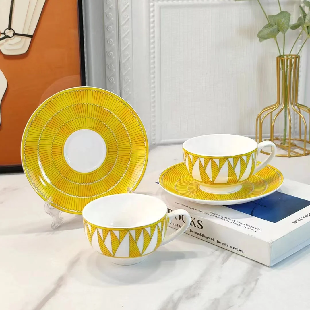 European-style luxury coffee cup saucer home personality coffee set net red fine bone china cup