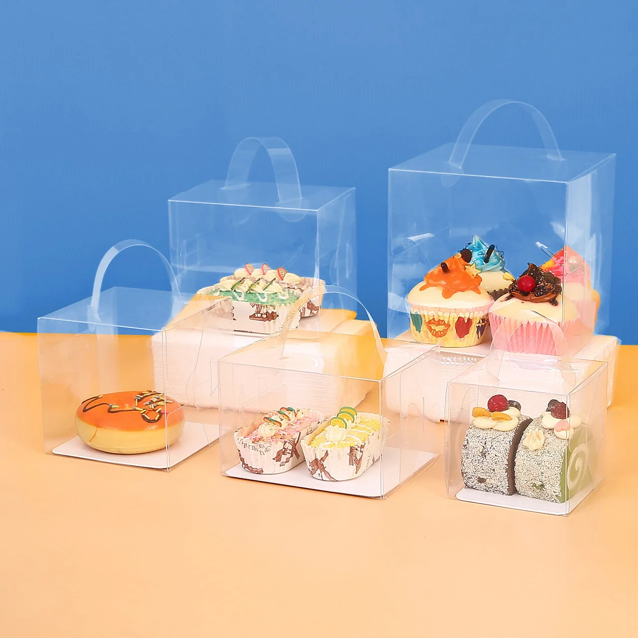 Small size clear plastic PET cake box with board and handle