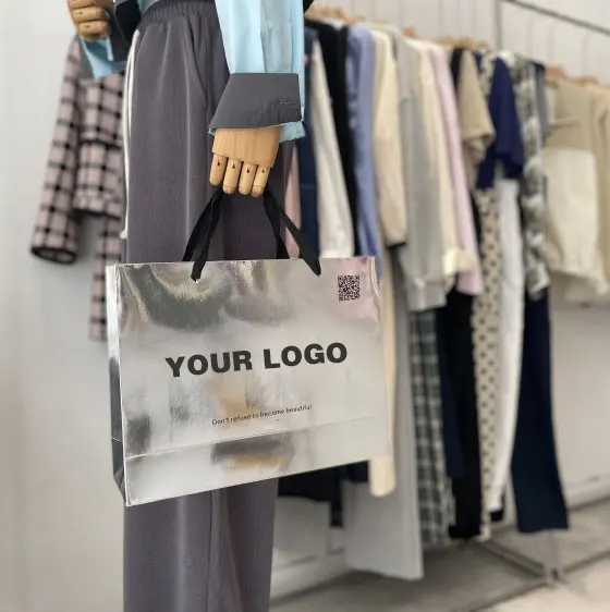Wholesale Luxury Laser Shopping Bag Paper Bag for Clothes with Handle Custom Logo ODM OEM Clothing Store Packaging Bags Handmade