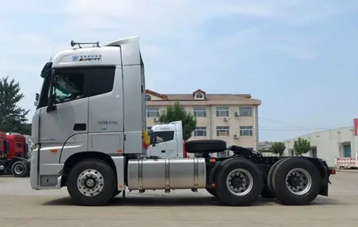 Foton Новый тягач 6x4 двигатель cummins с большой мощностью 60 тонн для продажи