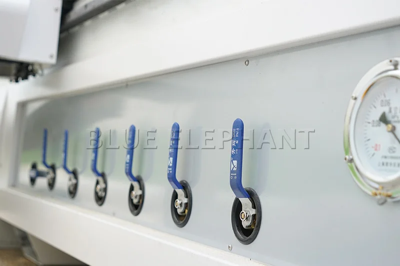 automatic cnc wood machines with saw blade for cabinet furniture cutting drilling