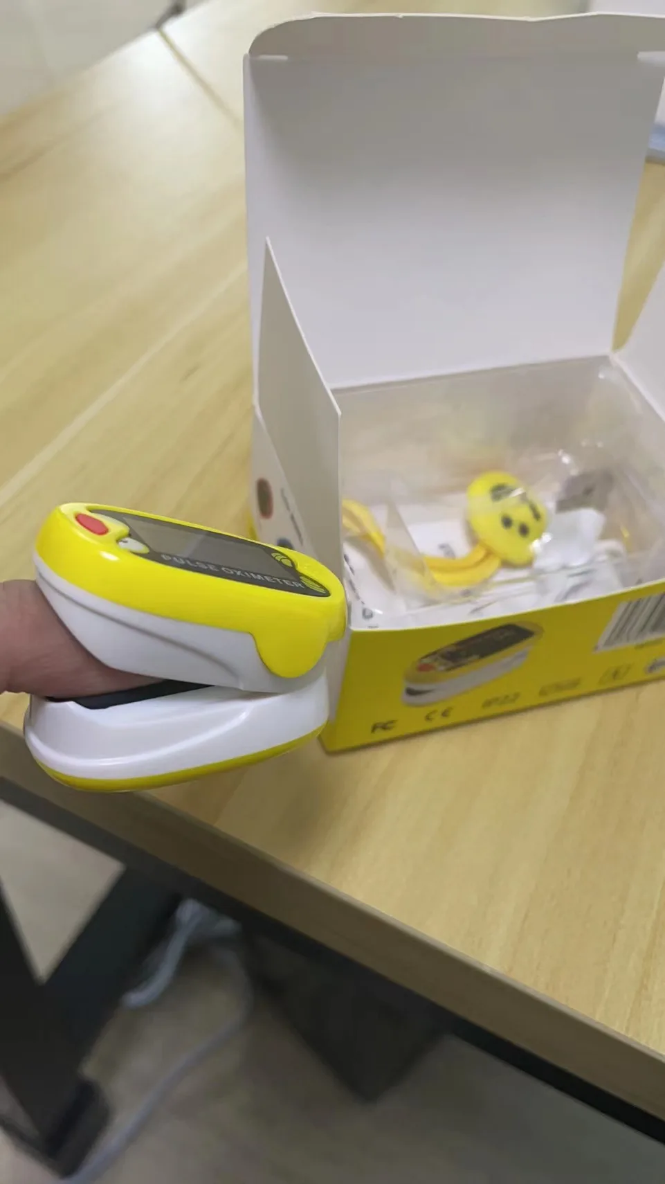 Finger Pilsoximeter High Accuracy Kids Finger Clip Fingertip Pulse Blood Oxygen Oximoter Finger Monitor