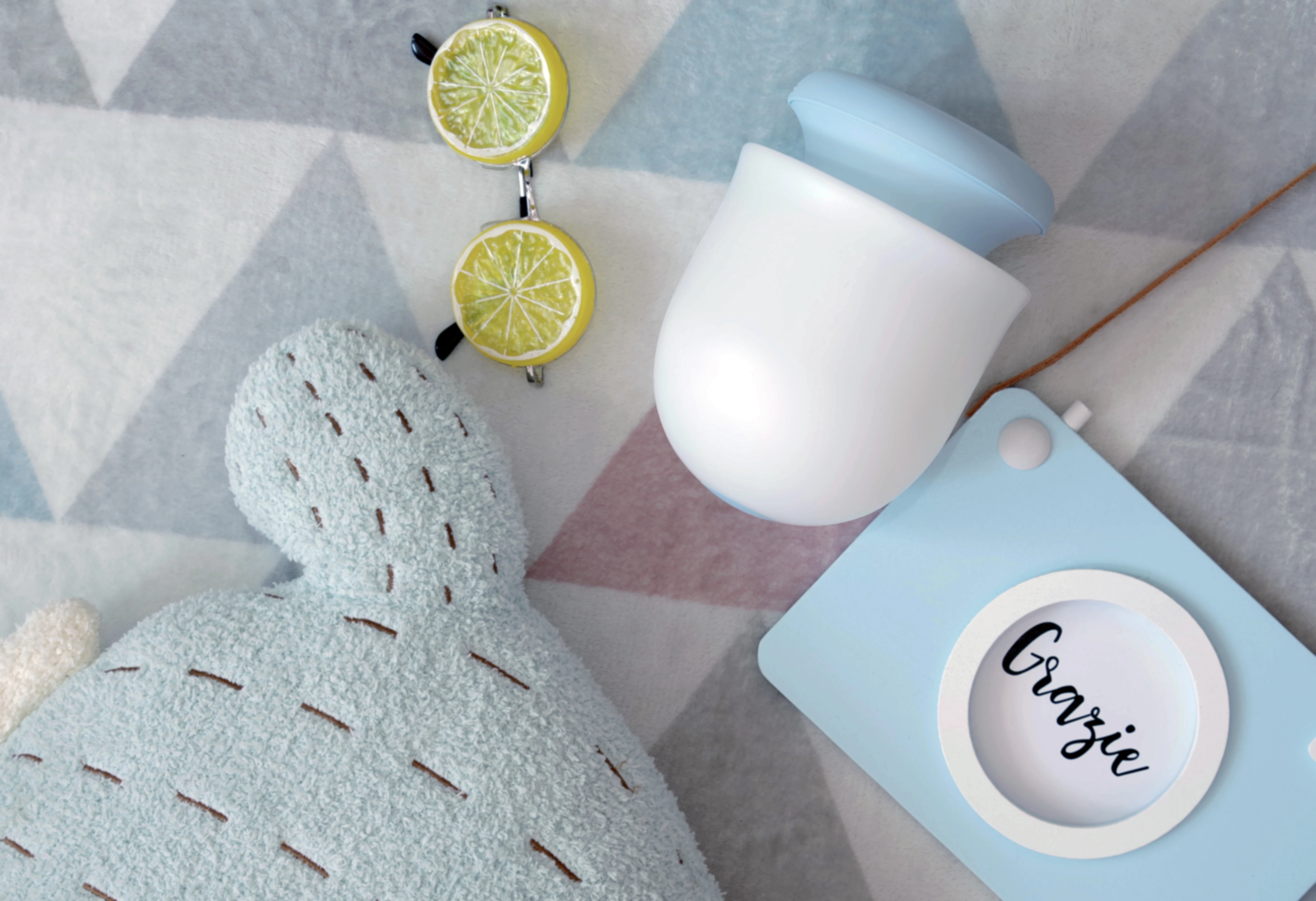 
new simple but creative design bedroom lamp 