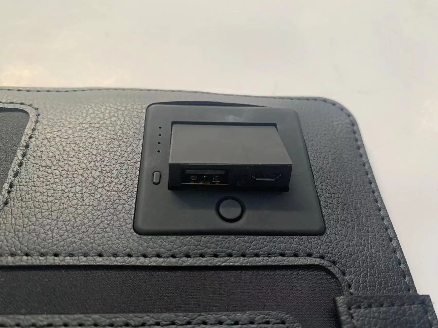 Portable Charging Wallet Wireless Smart Wallet with Power Bank and Cable Business Card Leather Holder Wallet