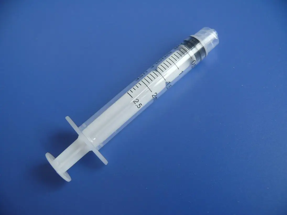 2ml disposable plastic syringe with needle