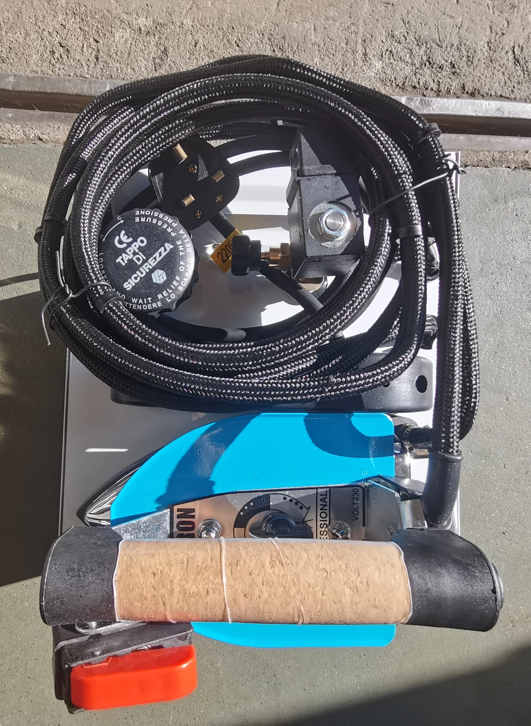 JK-6 domestic industrial or household steam boiler in 4L water capacity in light type and move easily with pressure gauge