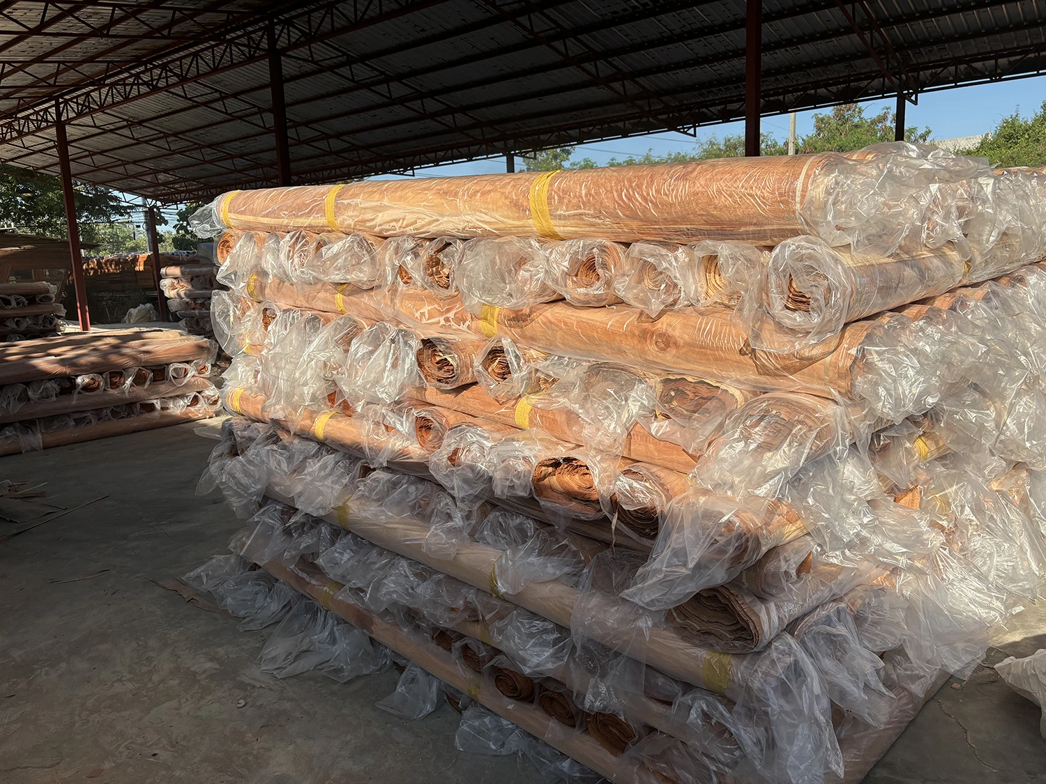 Fast Delivery  0.30Mm White Face Veneer Engineered Wood Veneer Dark Gurjan Face Veneer