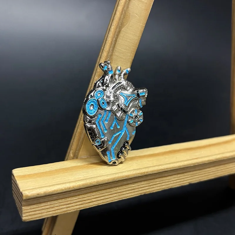 Custom 3D Stereoscopic Modern Style Metal Heart Badge Cyberstyle Brass Viscera with UV Printing Animal Theme Casting Technique