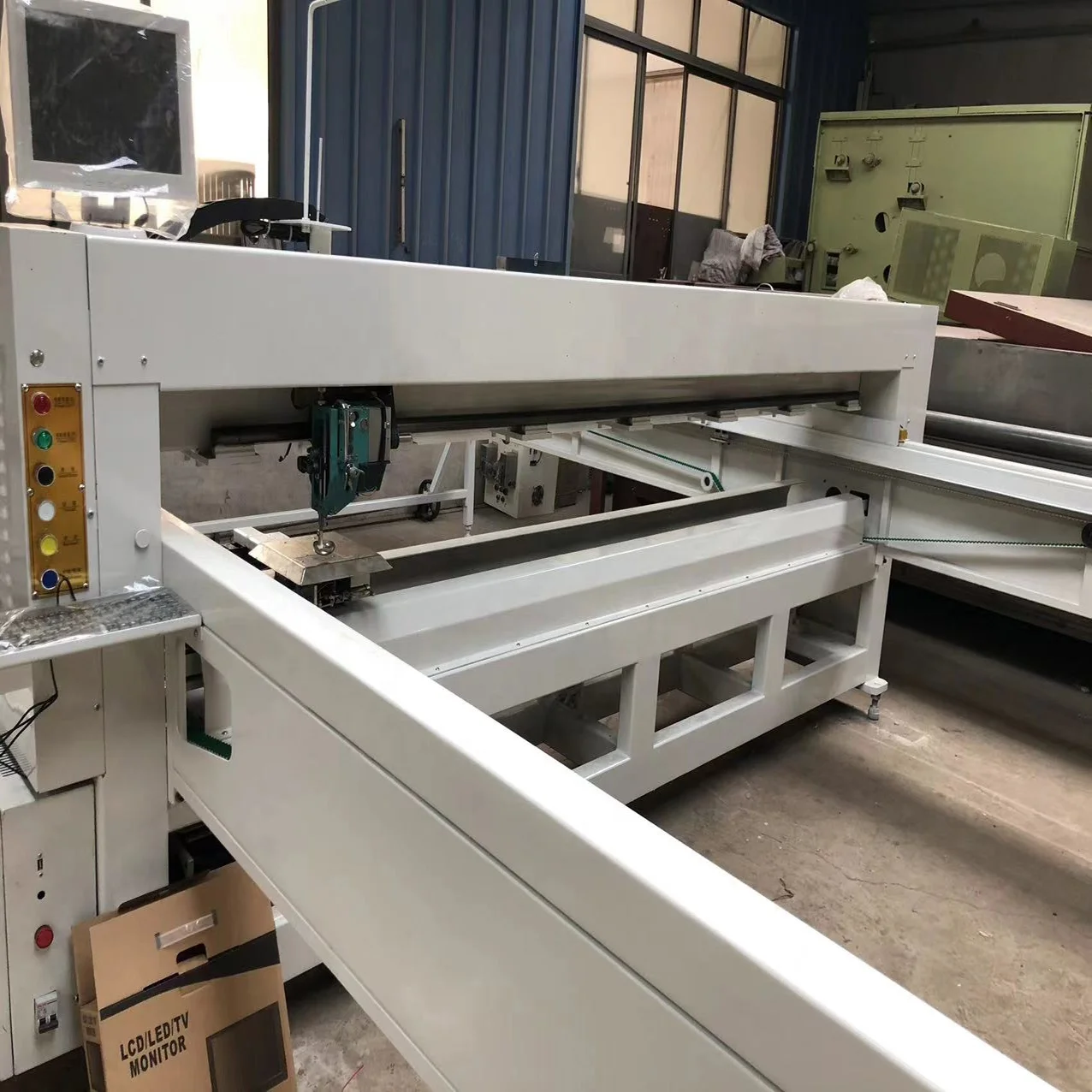Automatic high-speed single needle quilting machine