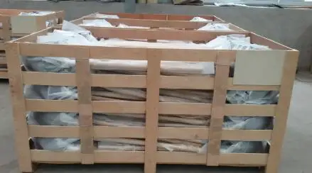 2022 snow shovel material aluminum with wooden handle and fiber glass handle