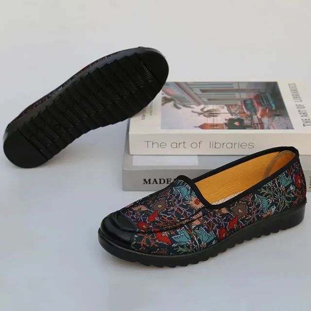 Hot Selling Classical Home Slippers Breathable Summer Sandals for Women Non-Slip Outdoor Mother Sailboat Shoes Wholesale