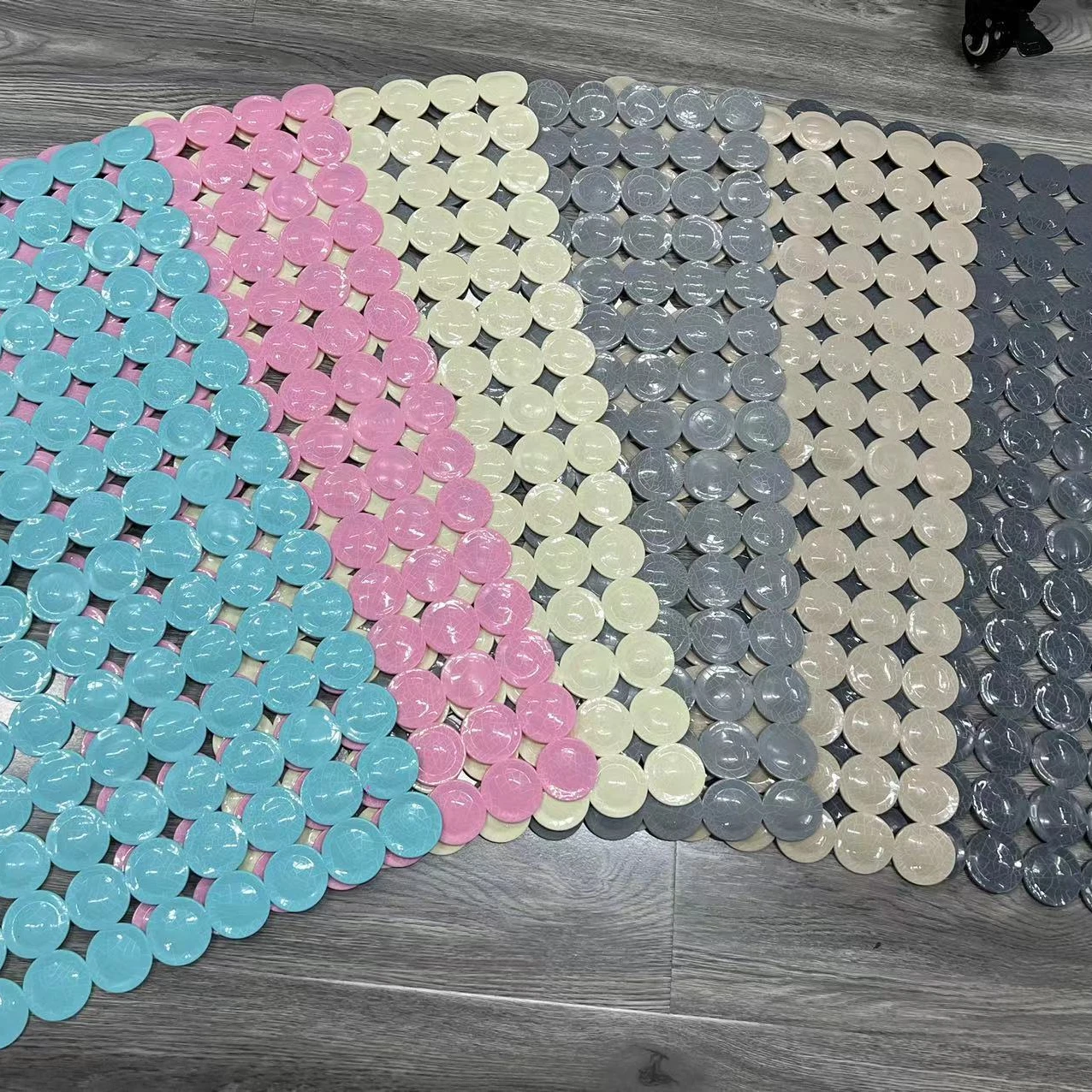 high quality Waterproof PVC New Design Bath Mat Non Slip Super Suction Bathroom Rug Custom Color Bath Rug
