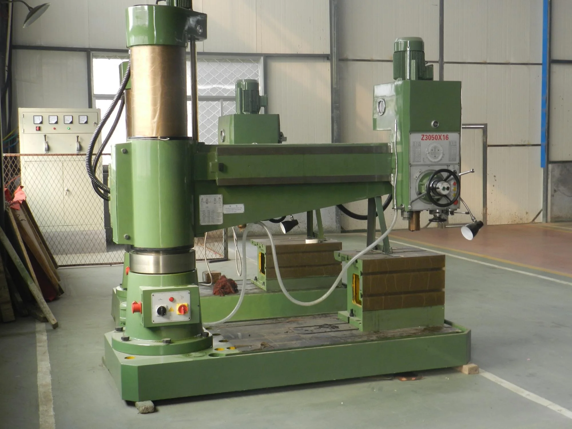 China Mechanical Radial Drill Press Z3050*16/I Radial Arm Drilling Machine Manufacturers