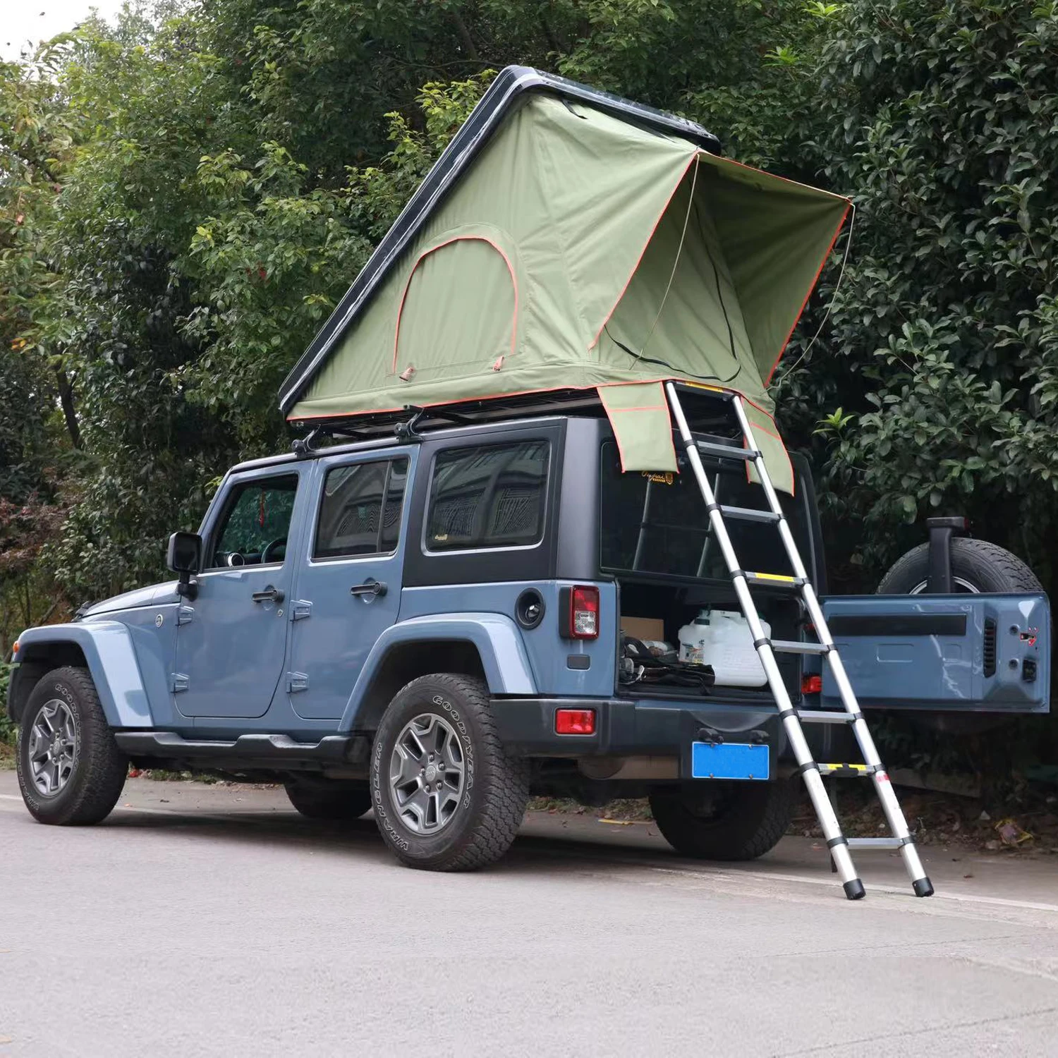 China Manufacture Rooftop Tent Foldable Car Roof Top Tent 2-3 Person Aluminium Triangle Camping SUV Car Roof Top Tent with Shell