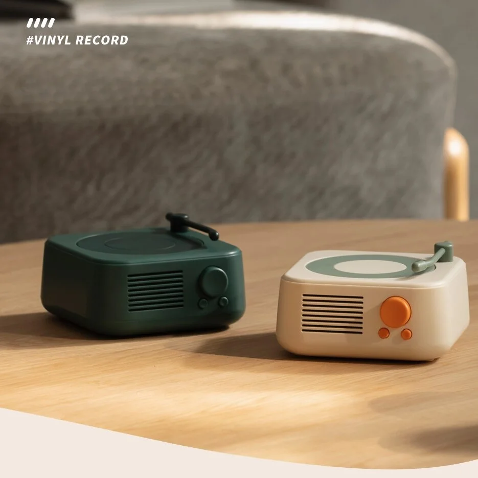 Classic Style Vintage Vinyl Record Player Old Fashioned Wireless Speaker with 5W Power Black Glue Stereo Bass Enhancement