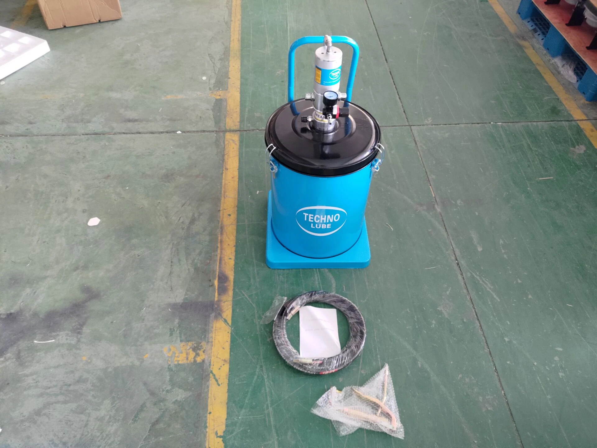50:1 High Pressure 35L Pneumatic Grease Pump Air Operated Bucket Grease Pump with wheel Hose nozzle