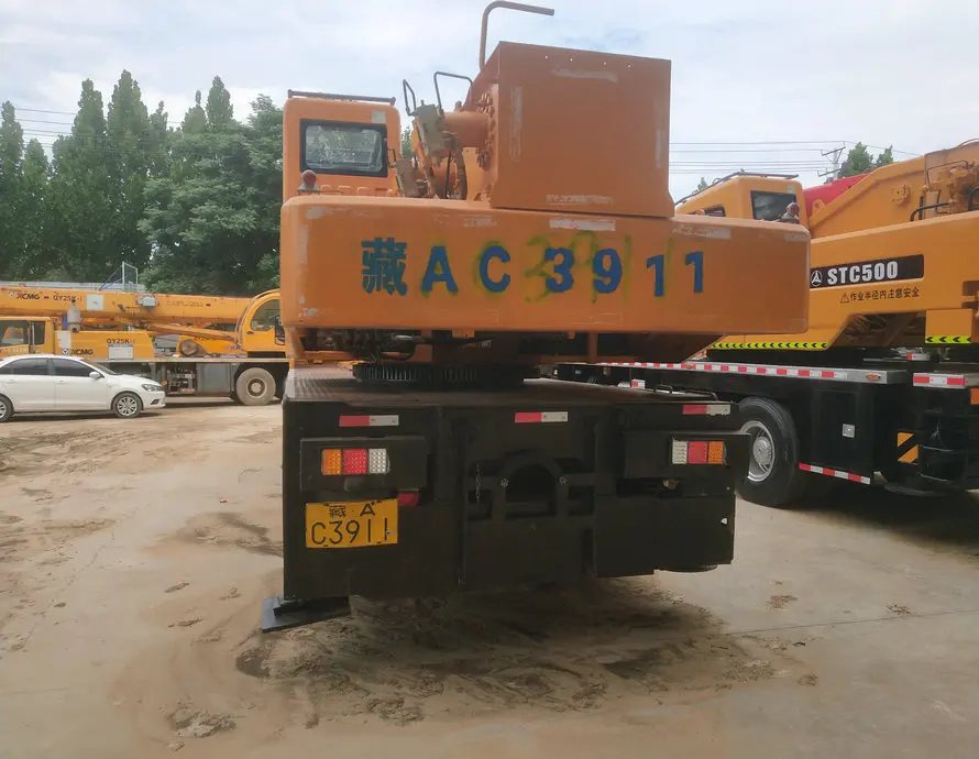 25 tons 5 section main boom crane original China STC250H 2019year used truck crane for sale