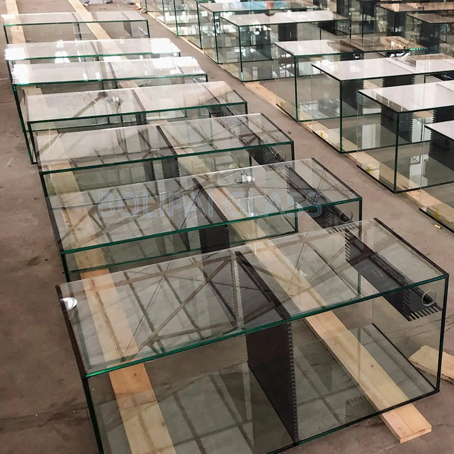 The small untra-clear tempered glass fish tank