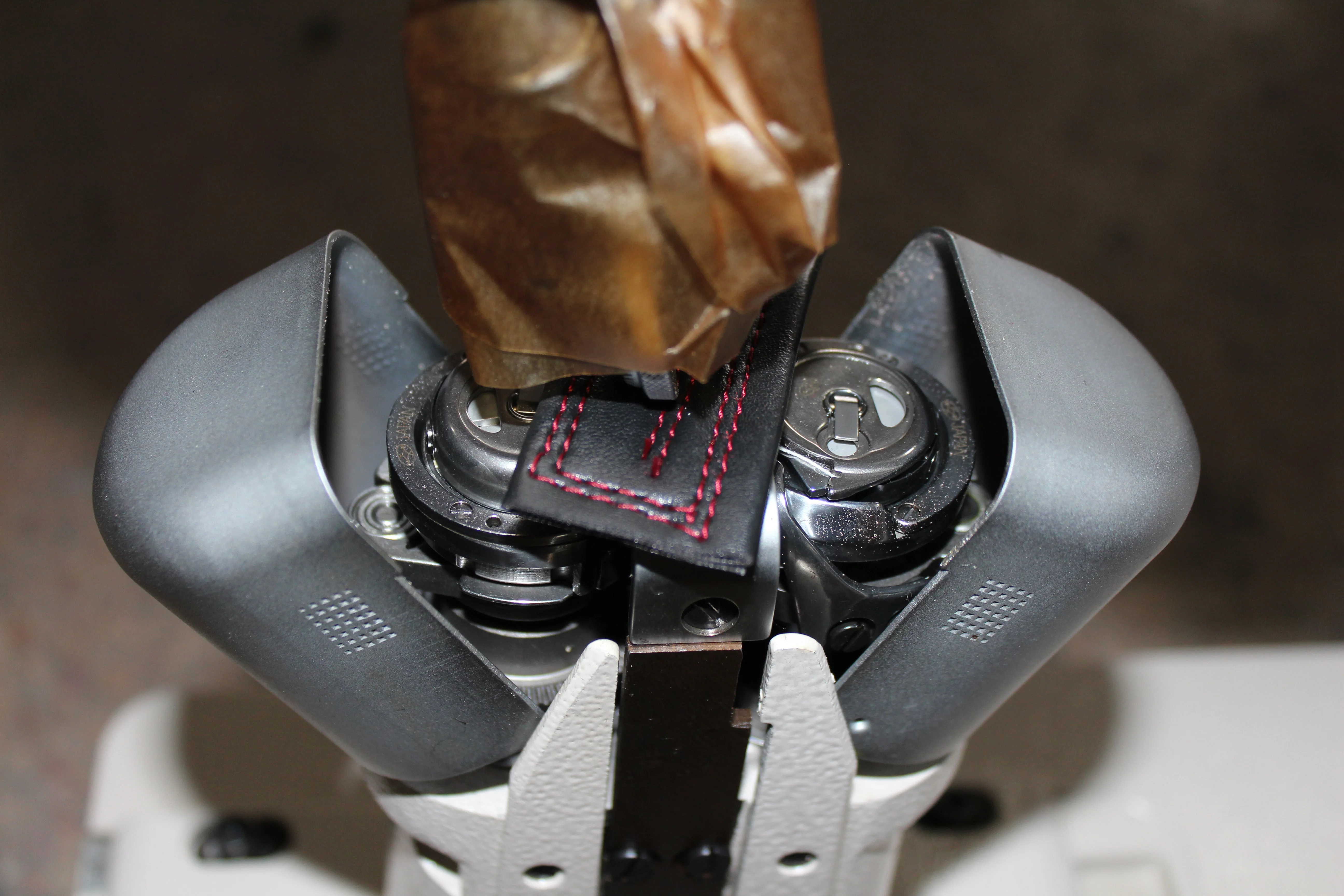 SI-9920 Industrial double needle post type roller shoe sewing machine