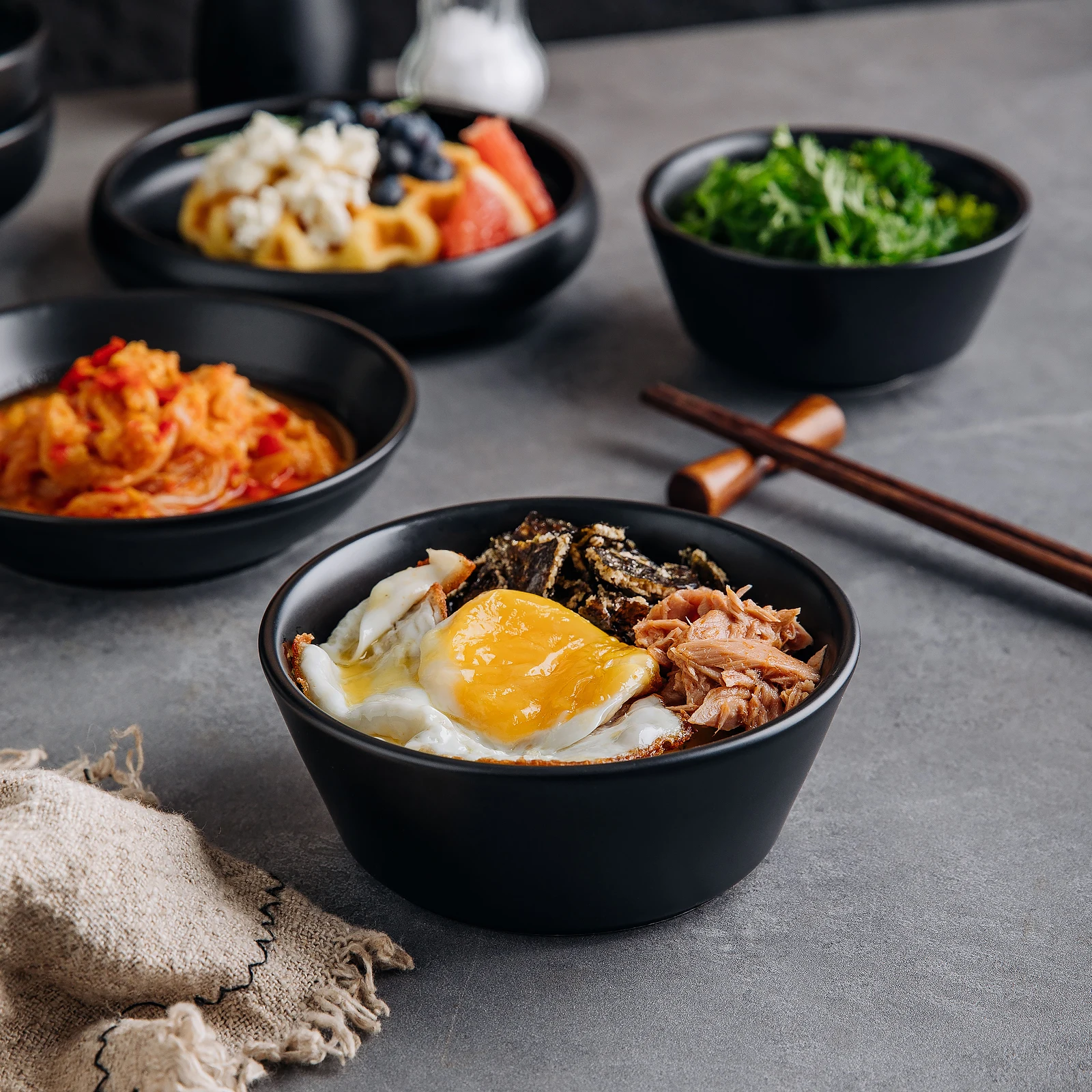Customized Black Matte Glazed Crockery Round Shape Porcelain Dish Bowl Deep Dinnerware Western Food Bowl Dish Set