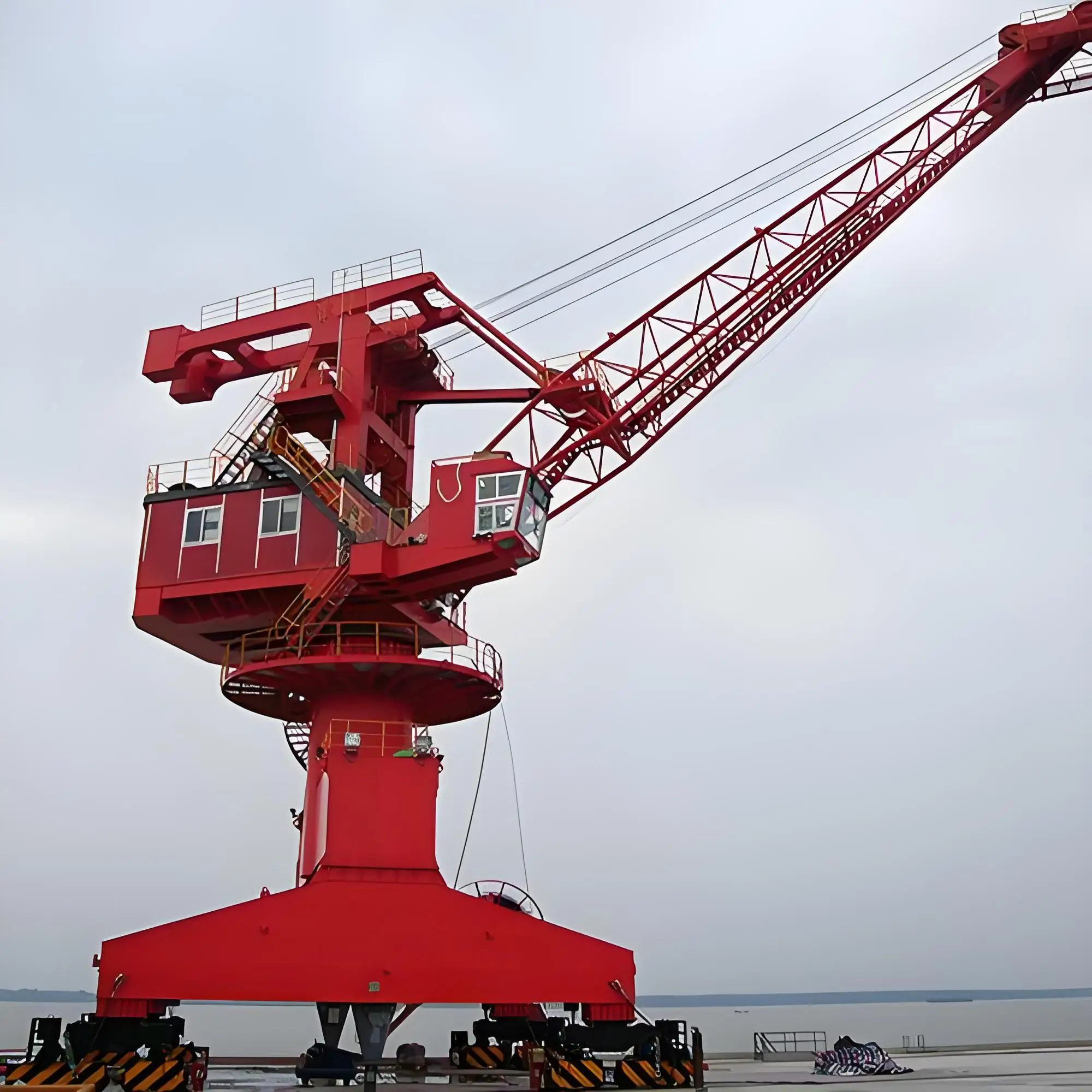 Shipyard Floating Dock Port Terminal Using Pedestal Level Luffing Crane Single Jib and Four Link Portal Crane 16t to 100t