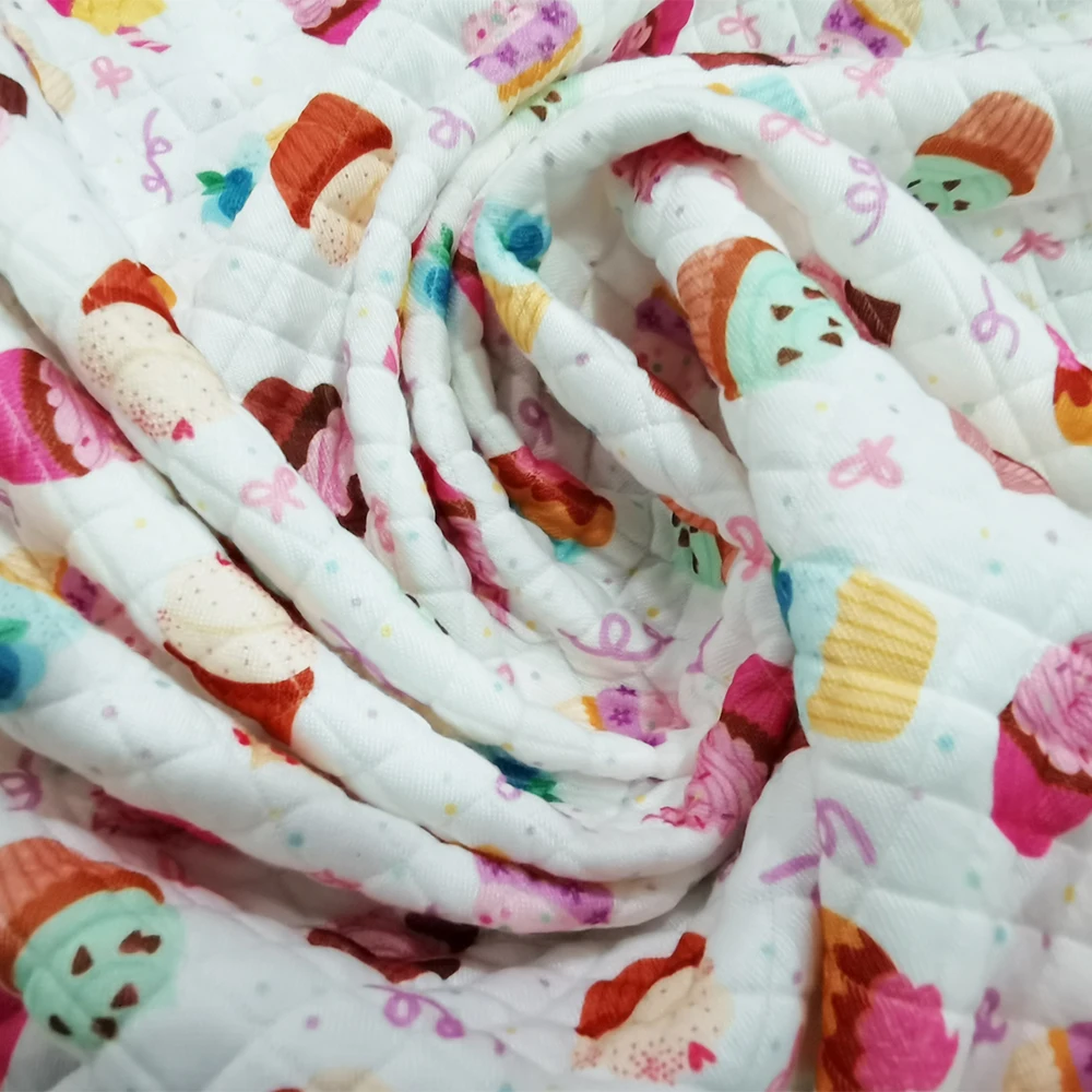 Custom Digital Printing Bullet Fabric Bullet Fabric 100%Polyester For Seamless Little Delicious Cupcakes Seamless Pattern