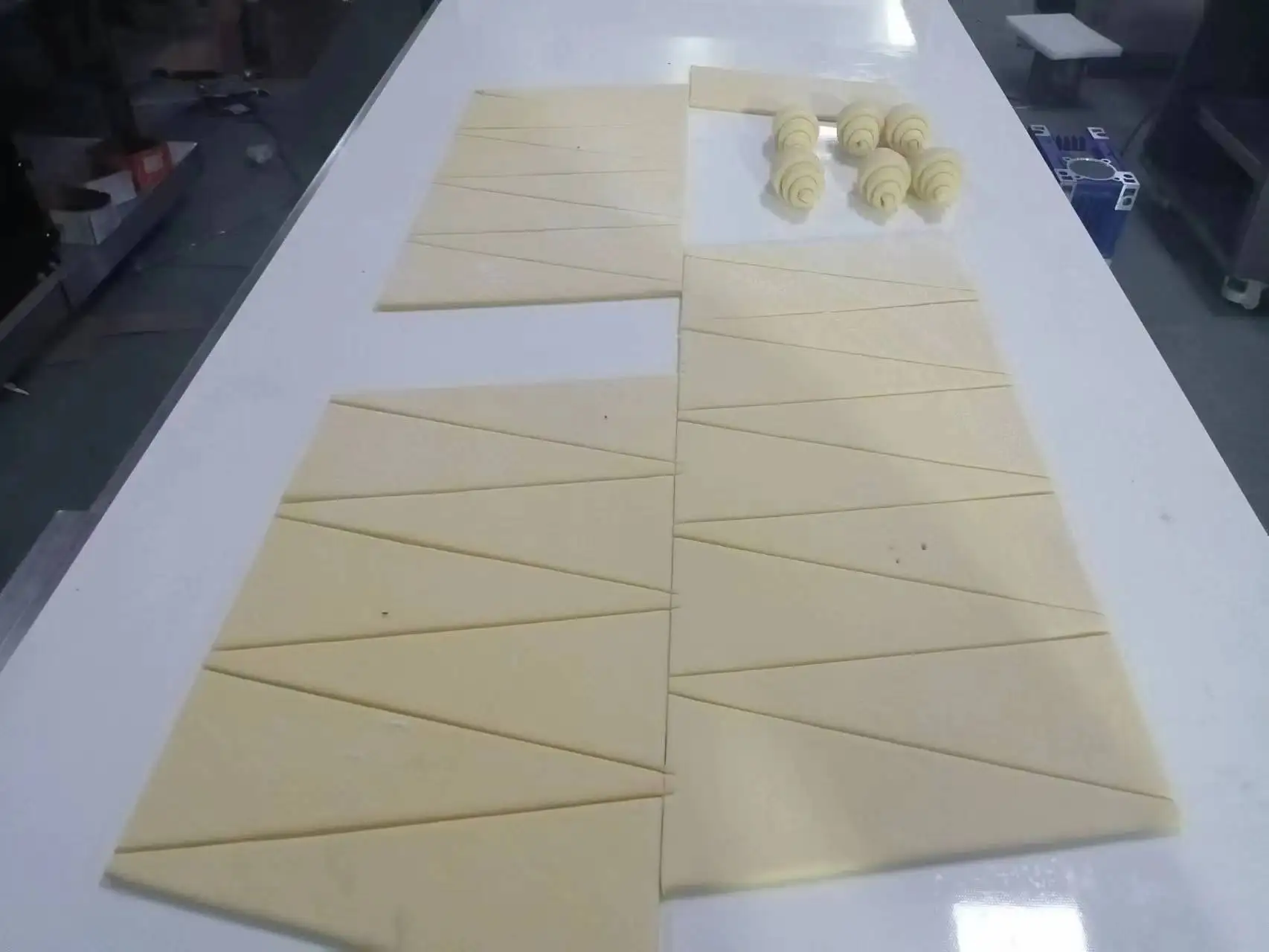 Dumpling wrapper and various shapes of dough cutting machine Stainless Steel Empanada Maker spring roll machine