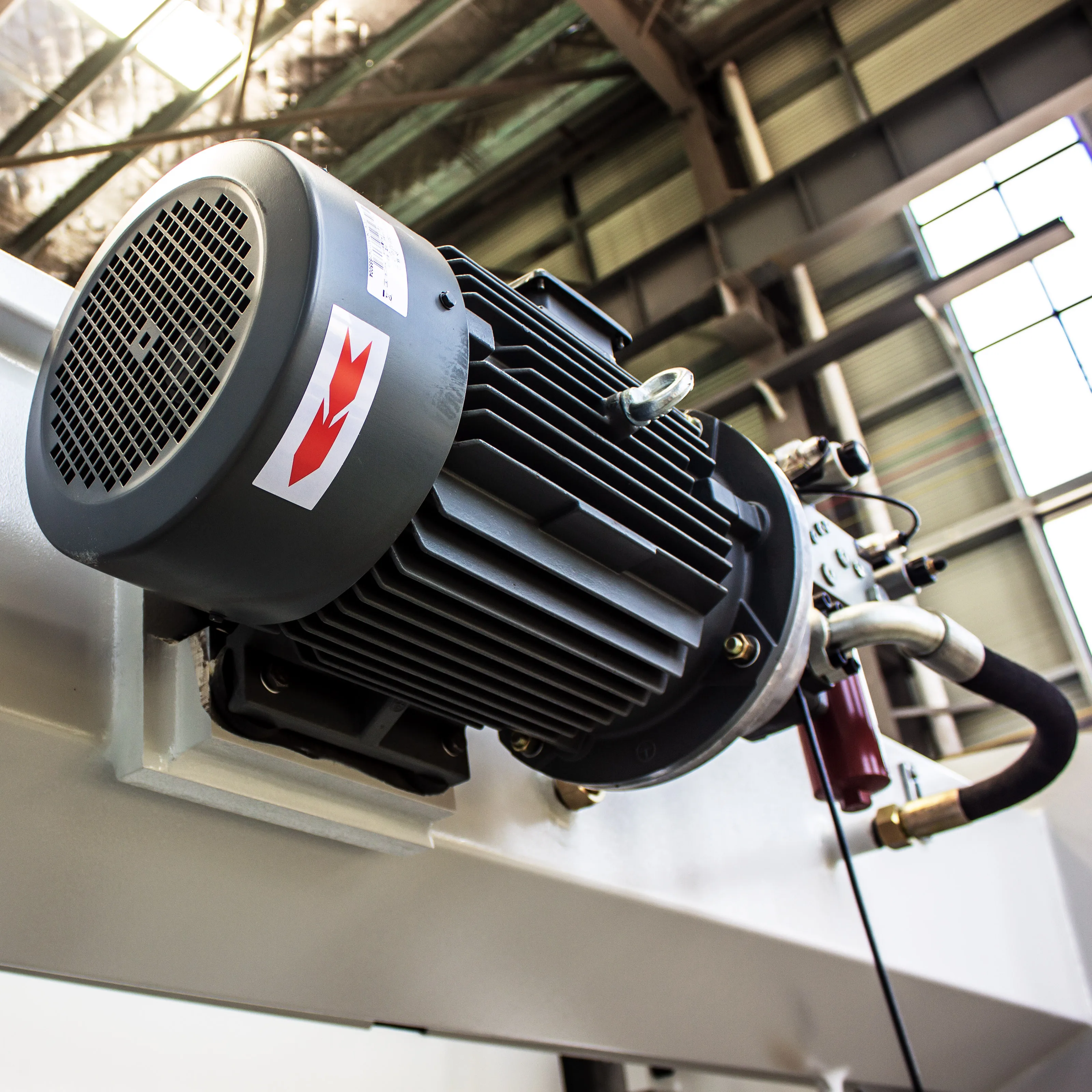 Factory Direct Sale 140T3200 Hydraulic 4+1 Axis Press Brake Machine with CNC Control System Bending Machine Provided Spare Parts