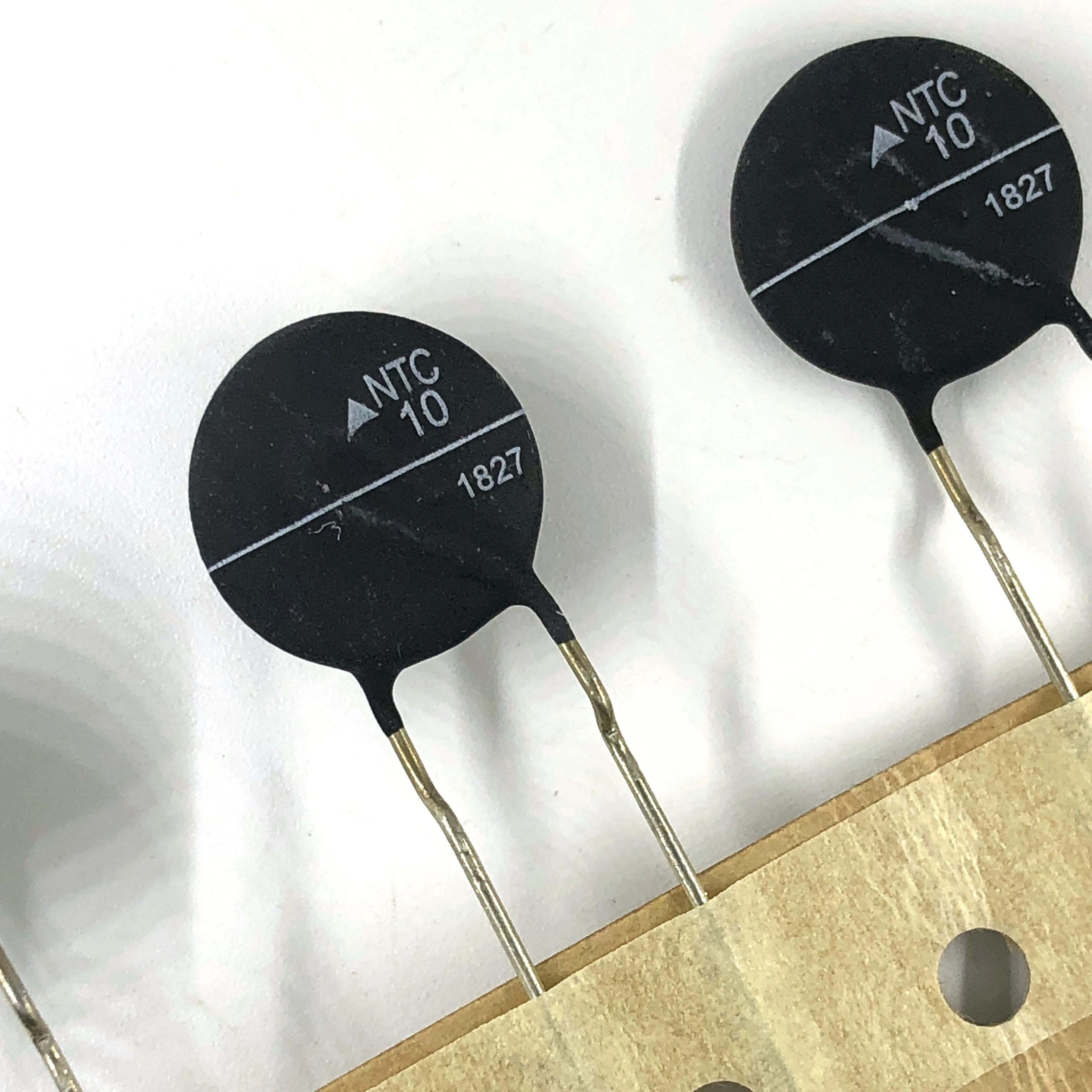  Thermistor B57237S100M S237 10M NTC10 10R 10 Euro diameter