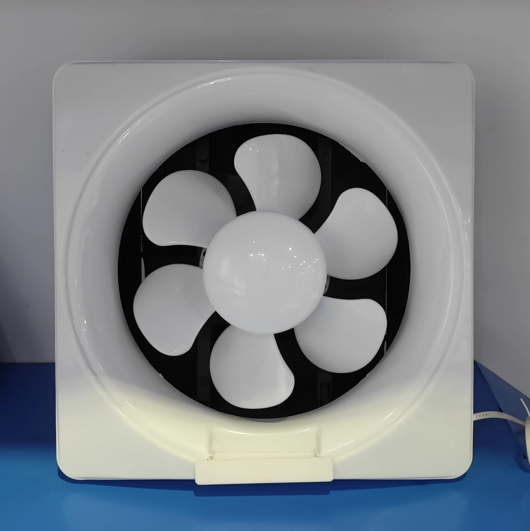 Вытяжной вентилятор Wanbao для ванной и кухни полностью пластиковый 6 дюймов квадратный