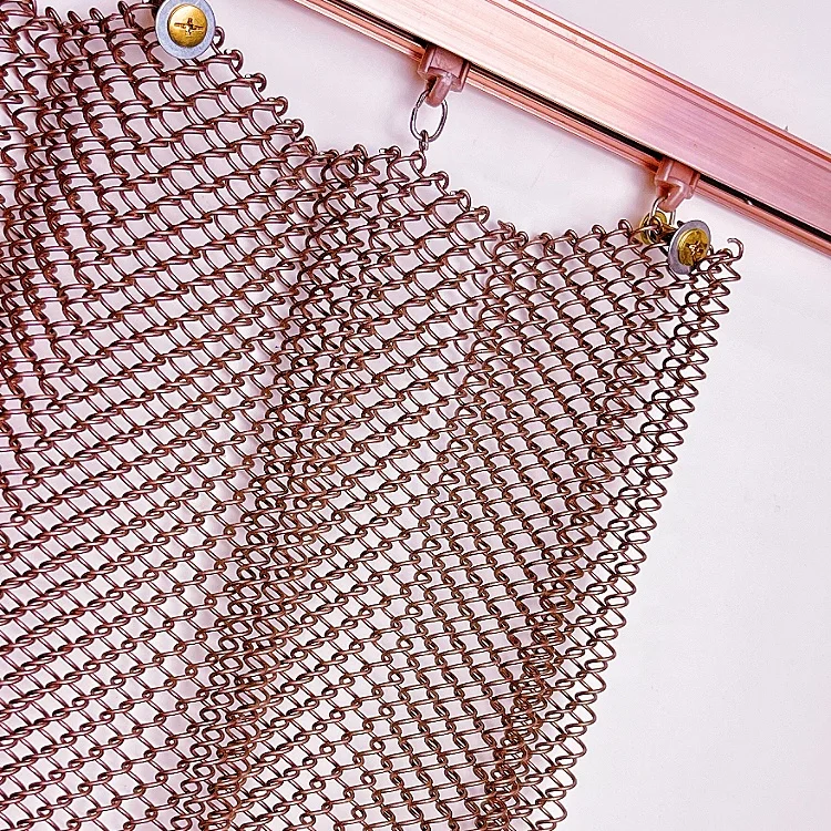 Decorative metal mesh curtains: Metal mesh curtains used for interior decoration and artistic creation.