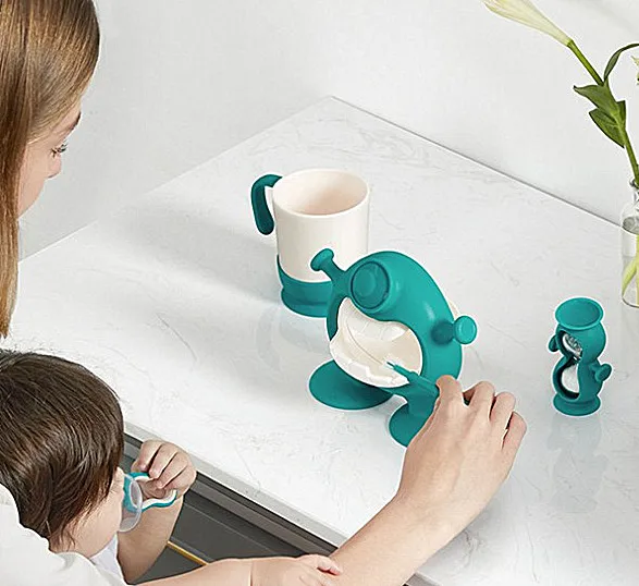 Kids Silicone Toothbrush Creative Early Education Set Toothbrush With Toy Holder Kids Training Custom Logo