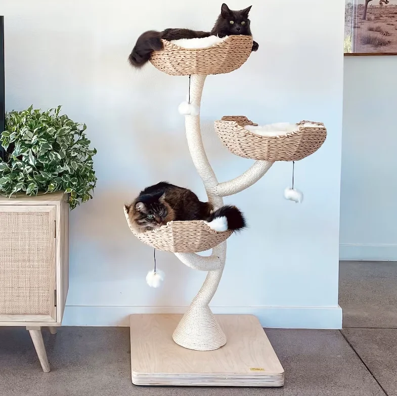 Kinghon OEM Natural Wood House Luxury Cat Climbing Frame With Rattan Woven Bed And Sisal Rope Cat Scratching Posts Cat Tree