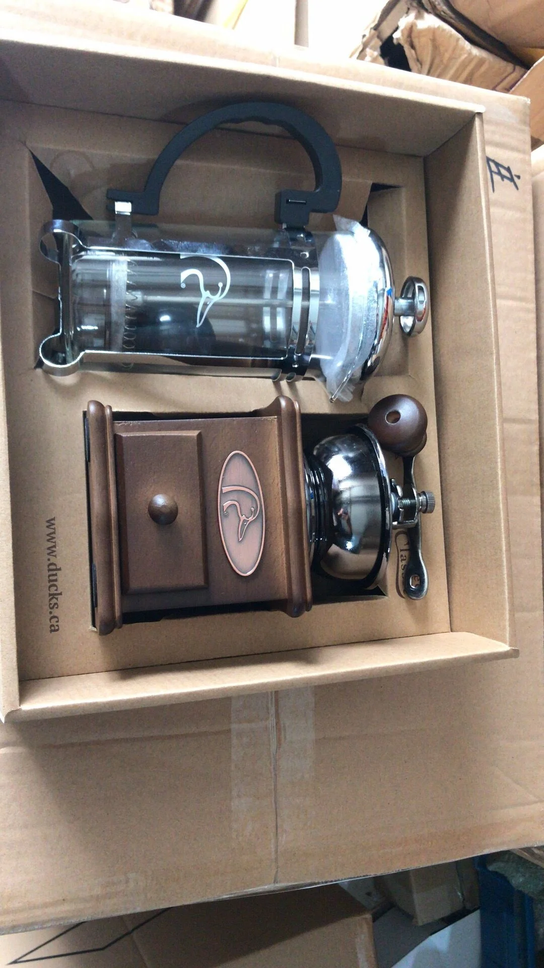 Hot sell Amazon Coffee Accessories Gift Box Wood Manual Coffee Grinder with 350ml Glass French Press coffee maker set