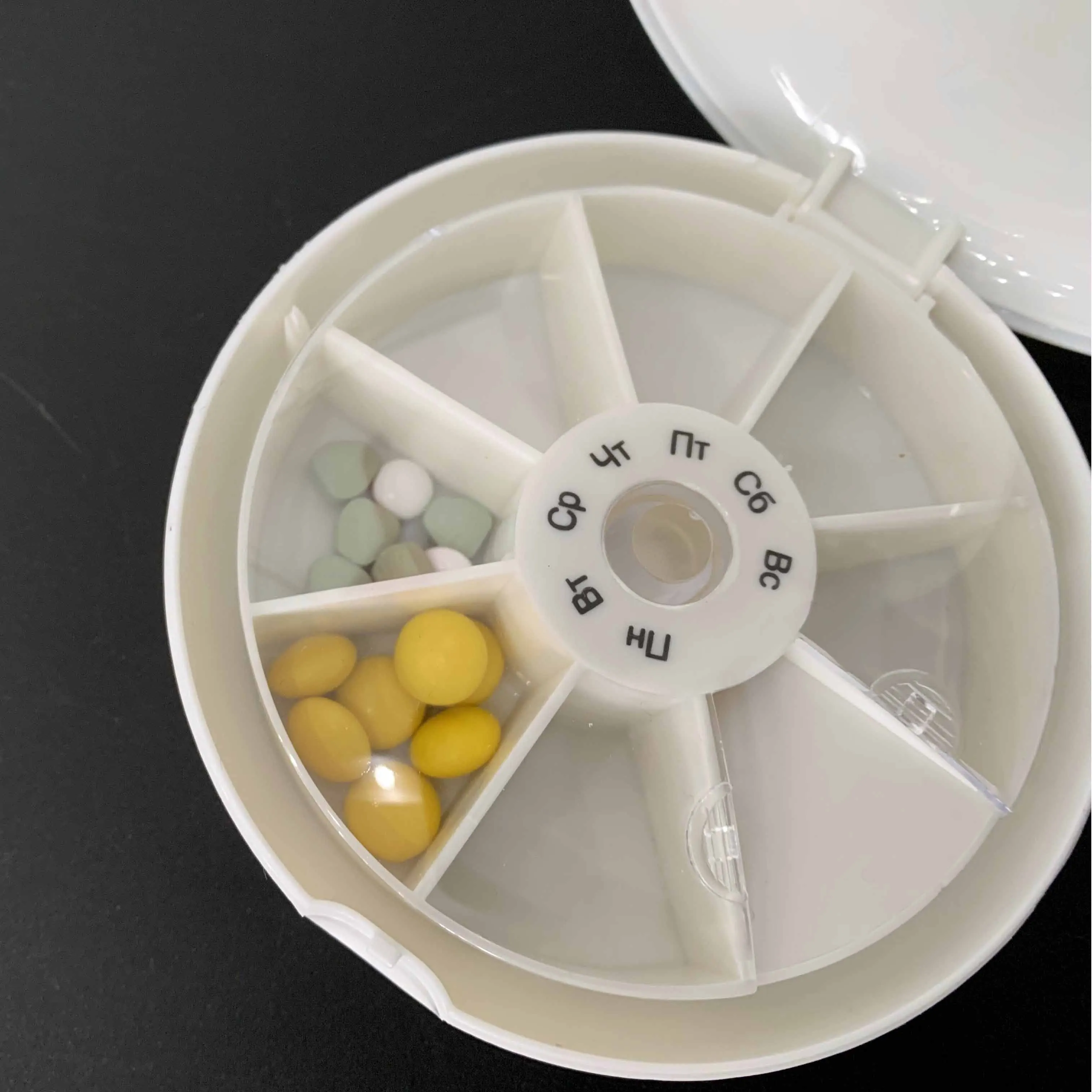 Weekly Rotating Round Pill Storage Cases Plastic 7 Days Pill Box