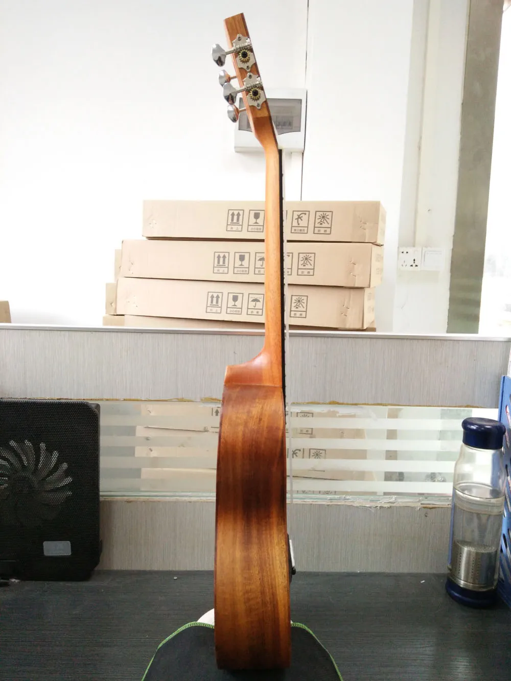 Matte Surface Acacia Wood Veneer Ukulele Simple Concert Universal Handmade 26 Inch Ukulele