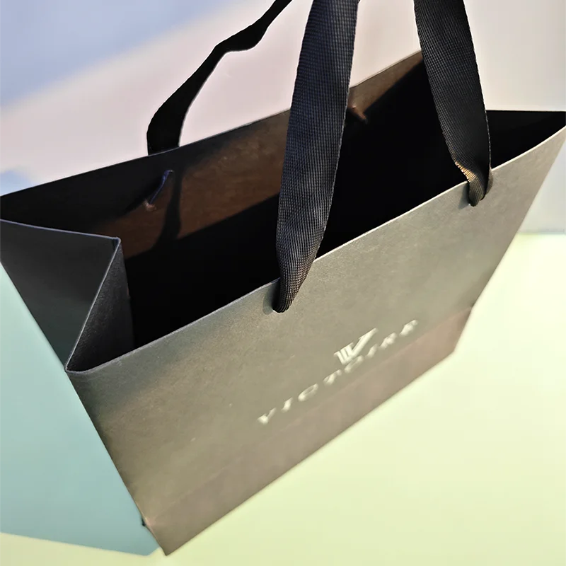 Different Size Christmas Kraft Paper Bag New Year Gift Packaging Paper Bag Shopping Bags With Paper Handle