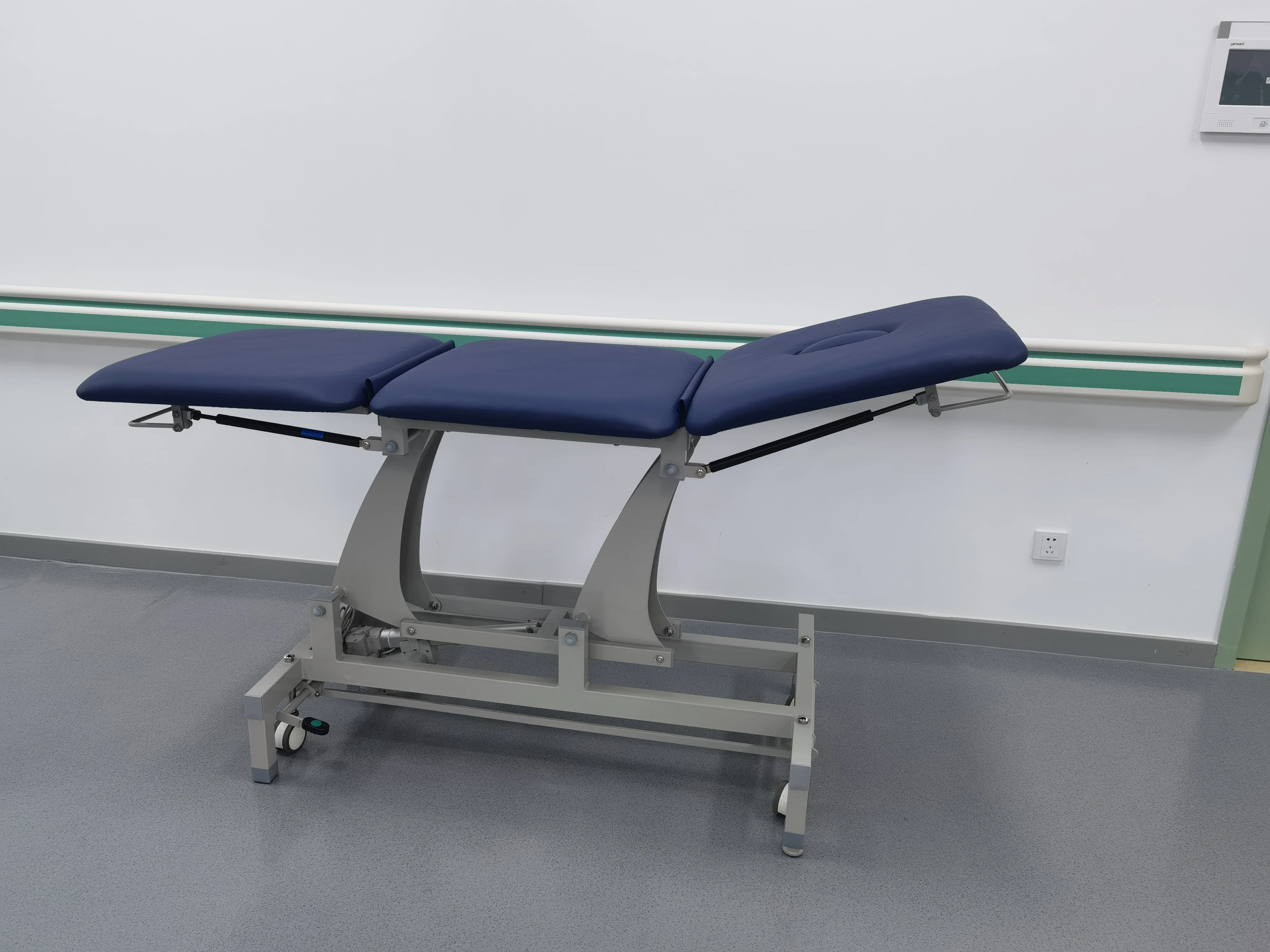 Electric Adjustable Clinic Medical Couch Metal  Patient Hospital Examination Table