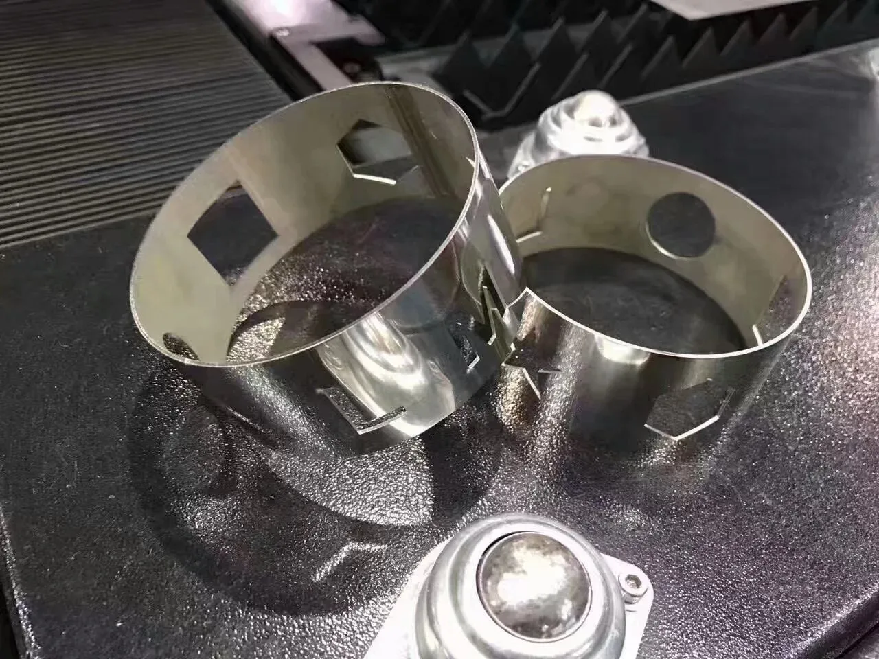 Manufacturer Direct 1325 1530 plate and tube integrated fiber laser cutting machine for metal