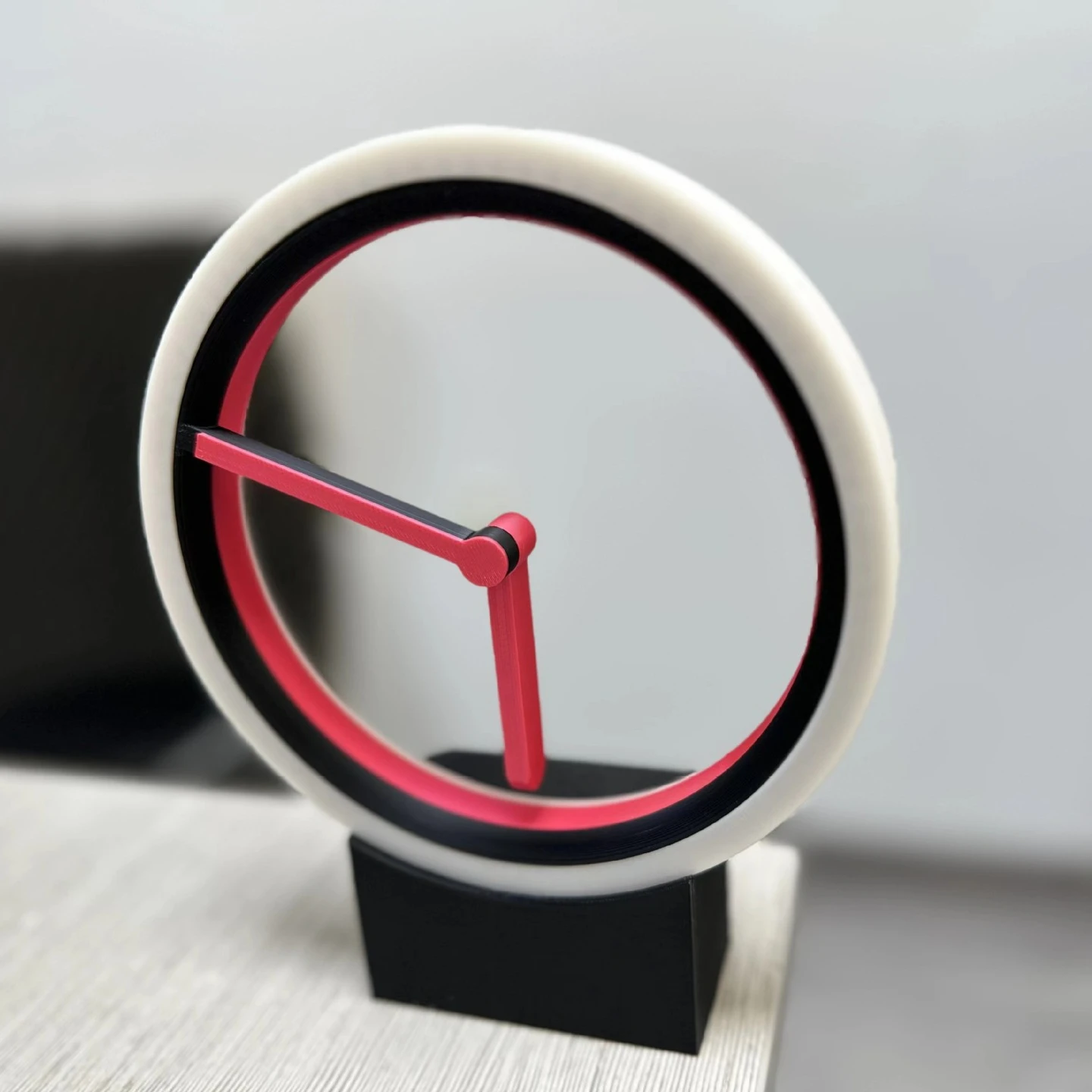 OEM Customized Niche Creative Gift Desk Clock Watch Time Automatic Timing Concept Levitating Floating Clock